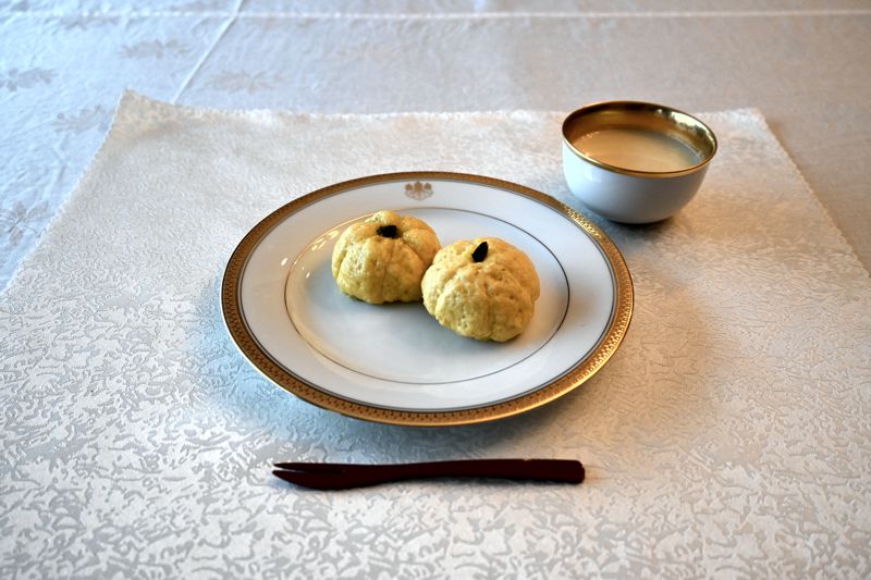 Steamed Pumpkin Buns and Eggnog