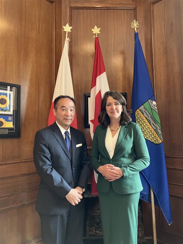 Consul-General Wajima with Danille Smith