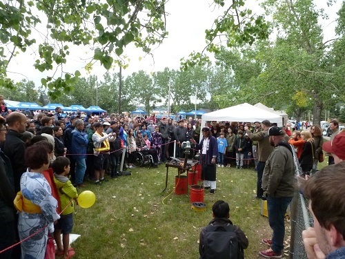 A large crowd gathers for Teruyasu Fujiwara’s Blacksmith Demonstration