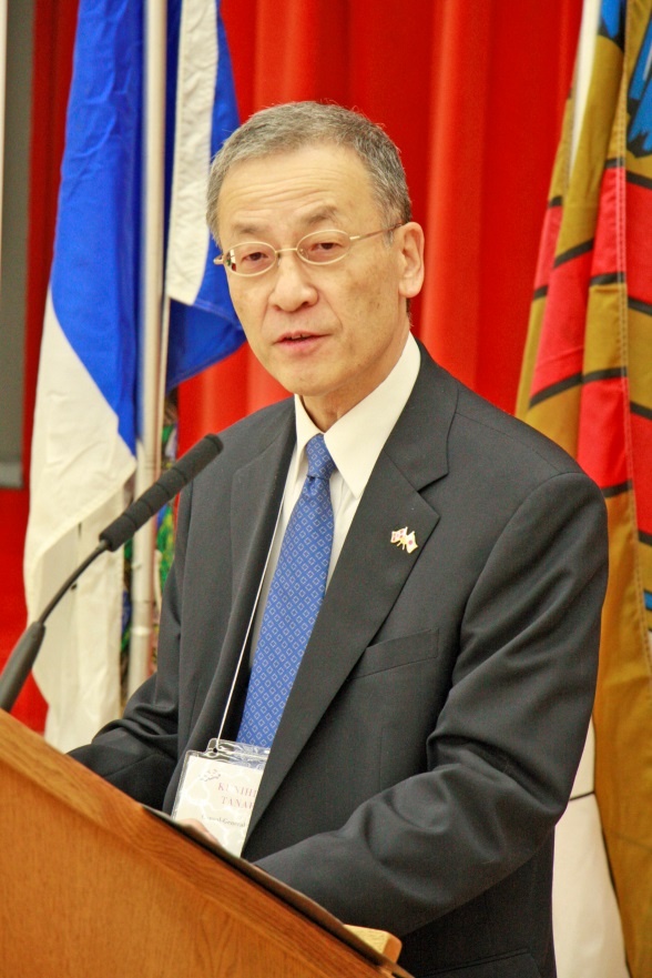 Consul-General Tanabe giving remarks