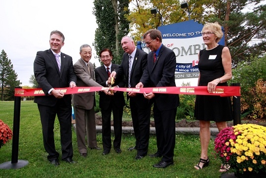 Ribbon cutting ceremony for the 30th anniversary monument